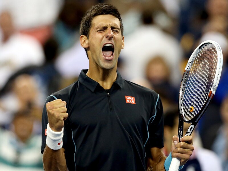 Novak Djokovic viert zijn overwinning in de kwartfinale van de US open.
