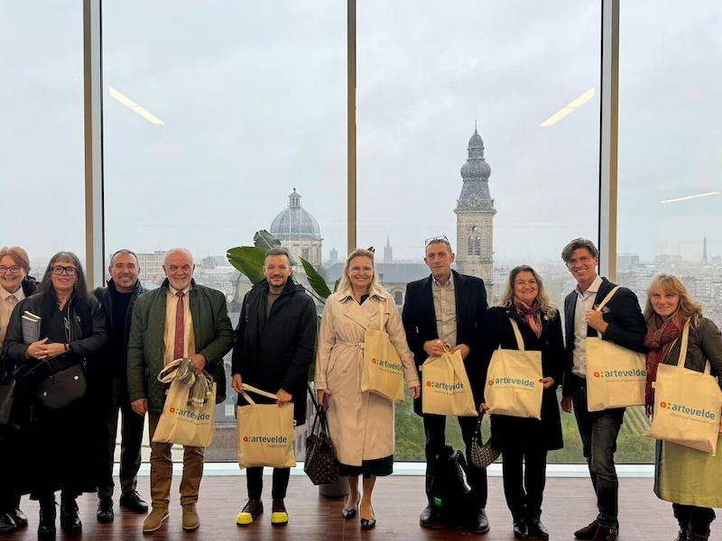 Een Roemeense parlementaire delegatie is op uitnodiging van de Arteveldehogeschool naar Gent afgezakt om te ontdekken hoe onze eerstelijnszorg werkt.