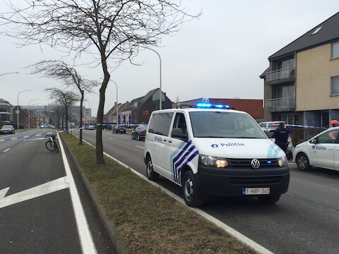 Het kantoorgebouw is ontruimd en de Leopoldlaan volledig afgesloten.