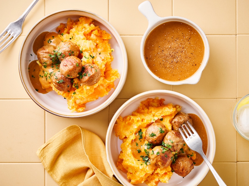 Comfortfood zonder vlees: maak wortelstoemp met veggie balletjes en zoete saus