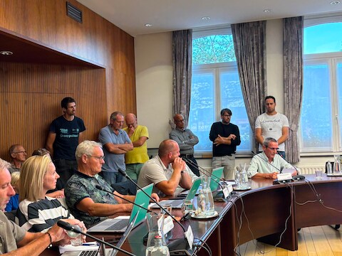 Een delegatie bewoners van Lage Rielen en Zanshoef zag hoe Jos Van Gorp het woord nam tijdens de gemeenteraad in Kasterlee.