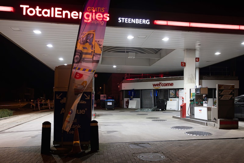 Los daños a la gasolinera son enormes.