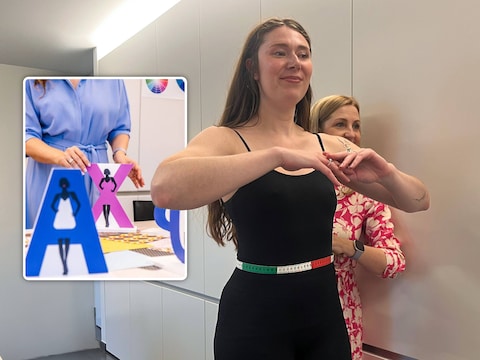 Redactrice Stéphanie wordt opgemeten voor haar silhouetanalyse: “Ik ontdek dat ik qua figuur een ‘8-type’ ben.” 