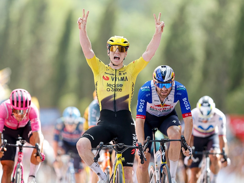 Sterke Matthew Brennan sprint na “lead-out uit het boekje” naar tweede ritzege, Jordi Meeus “mist laatste punch” en strandt op tweede plek