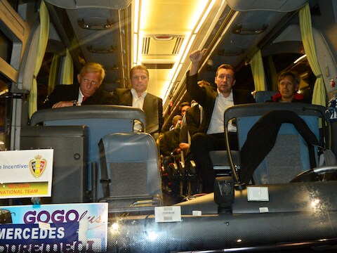 Wilmots en co wachten op een chauffeur