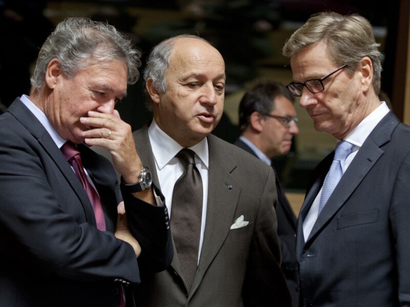 De Luxemburgse Minister van Buitenlandse Zaken Jean Asselborn (links) met zijn Franse en Duitse collega's Laurent Fabius (centraal) en Guido Westerwelle (rechts).
