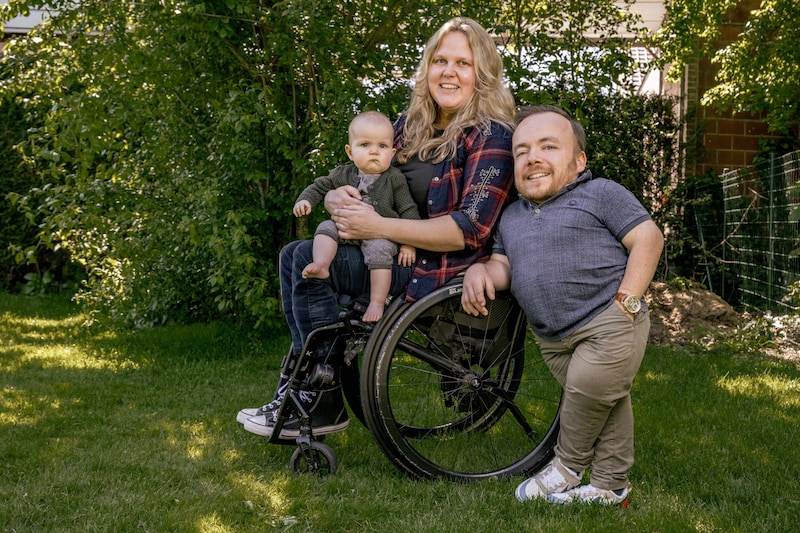 Zij zit in rolstoel, hij heeft dwerggroei. Toch kozen Lien (35) en Maarten ( 32) bewust voor een kind: “Wij geloven dat er voor álles een oplossing is”  | Nieuws | HLN.be