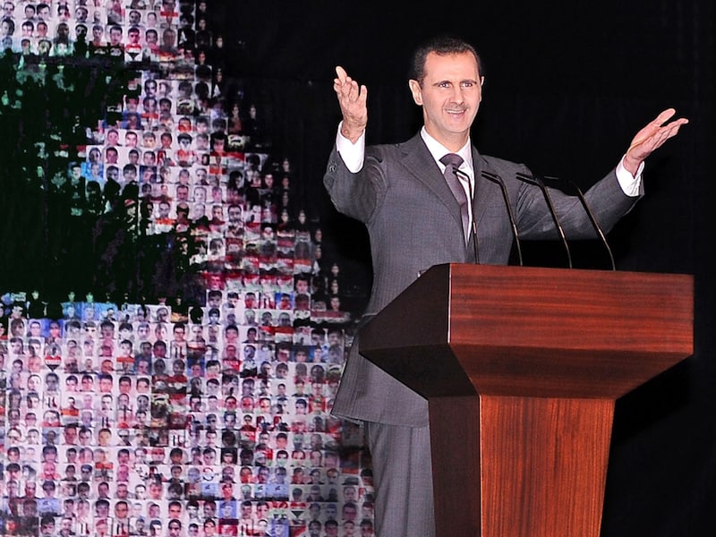 Assad zou op een oorlogsschip "onder Russische bewaking" verblijven.