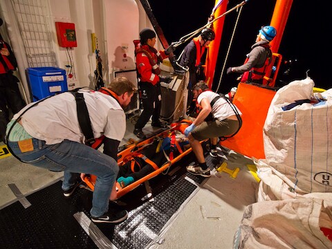 Een jonge vrouwelijke vluchteling werd op het reddingsschip Aquarius dood verklaard