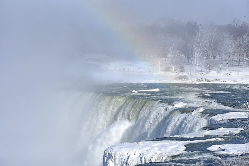 La nevada crea imágenes especiales en las Cataratas del Niágara, en el norte del estado de Nueva York, en la frontera con Canadá. (23/01/26) 