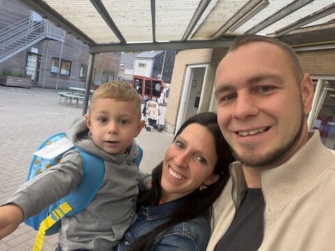Senne is klaar voor zijn eerste schooldag.