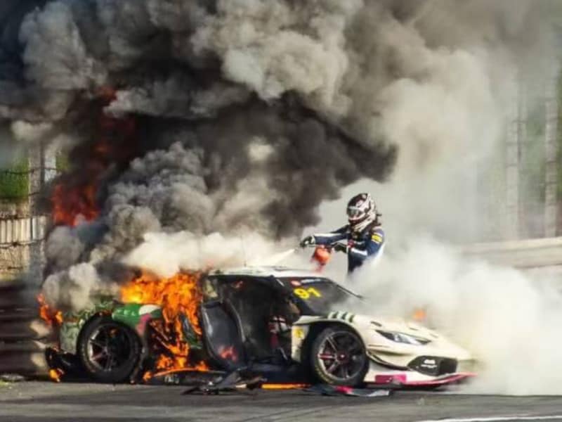 “Ik leef nog dankzij hem”: Nederlandse coureur redt collega uit brandende Ferrari