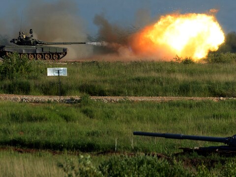 Een Russische T-90-tank bij militaire oefeningen deze zomer.