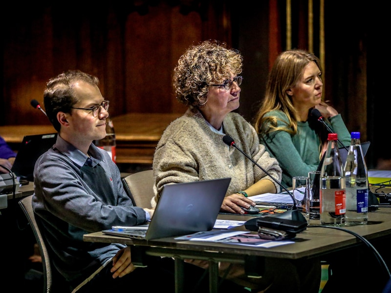 Gemeenteraad van Brugge even geschorst na vraag over illegale vakantiewoningen