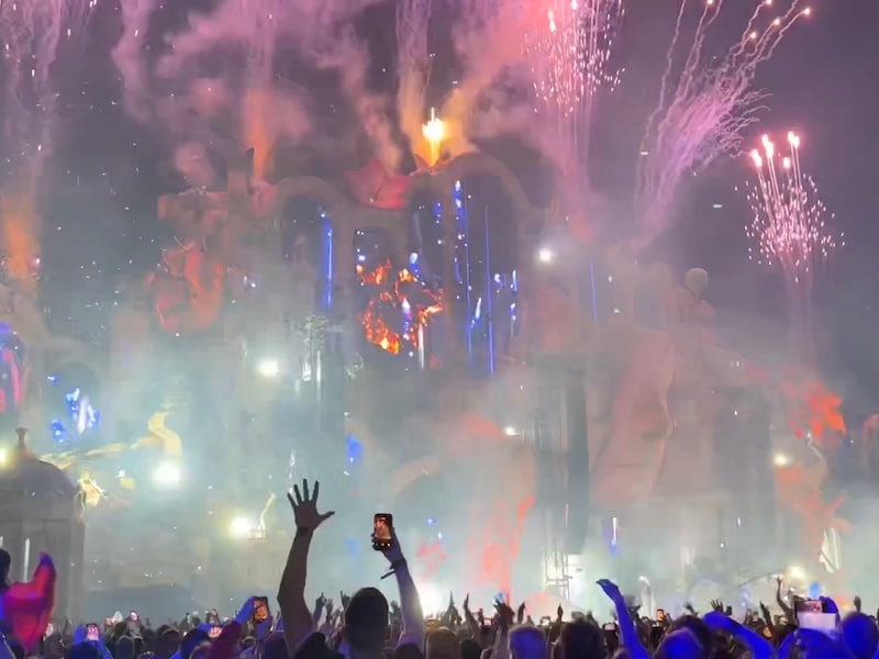KIJK. Martin Garrix sluit Tomorrowland af - mét vuurwerk