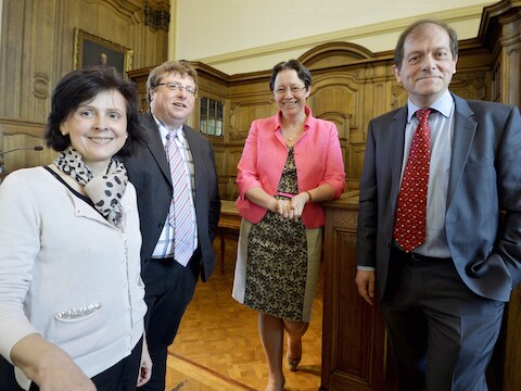Karen Maex (links) zou goed op weg zijn om het rectorschap binnen te halen, zo bleek eerder al. Ook Rik Torfs (rechts) kwam gisteren veel ter sprake tijdens de bijeenkomst, maar zal hij veel ruimte laten voor input, vroegen de studenten zich af. Bart De Moor of Tine Baelmans (midden) grijpen zo goed als zeker naast de functie.