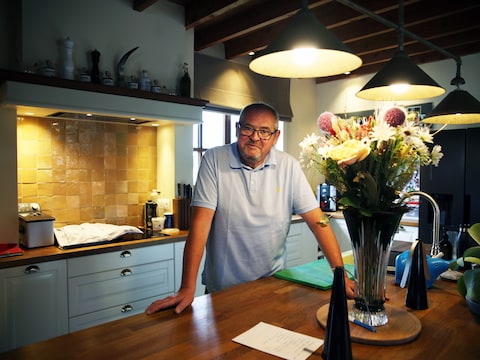 Chef Franky Vanderhaeghe bij hem thuis in Krombeke.