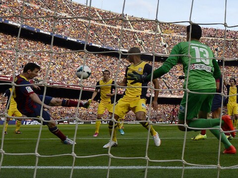 Messi klopte Courtois bij 1-1, maar zijn goal werd (onterecht) wegens buitenspel afgekeurd.