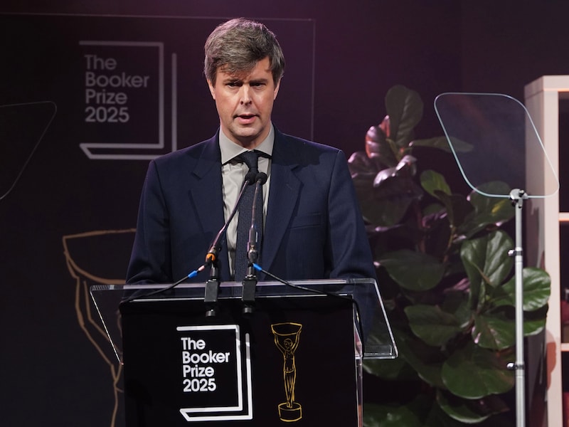 Hongaars-Britse auteur David Szalay wint Booker Prize: “Een duistere roman, maar een groot plezier om te lezen”