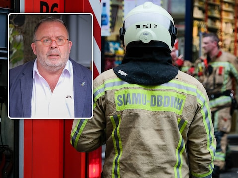 De brandweer van Brussel moest twee keer uitrukken voor een autobrand zaterdagnacht. Inzet: burgemeester van Sint-Gillis Jean Spinette (PS).