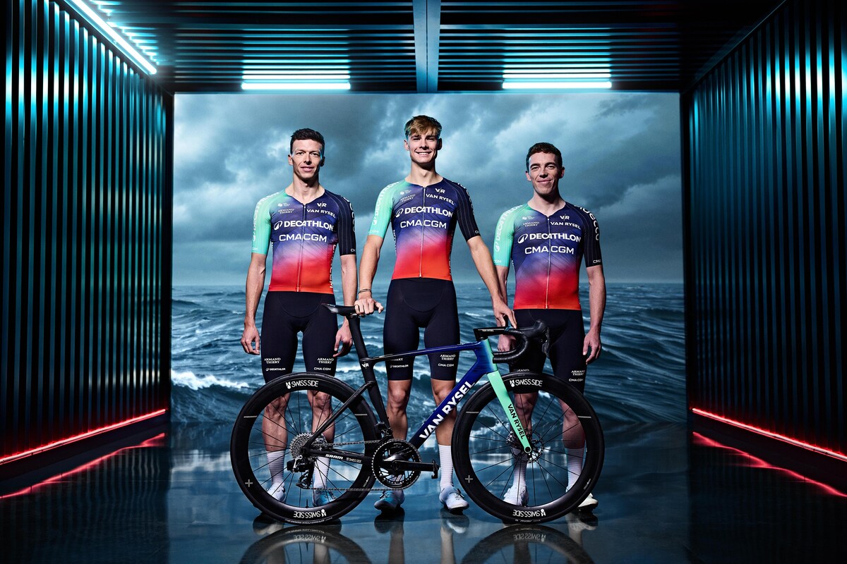 Oliver Naesen, Oscar Chamberlain y Stan Dewulf.