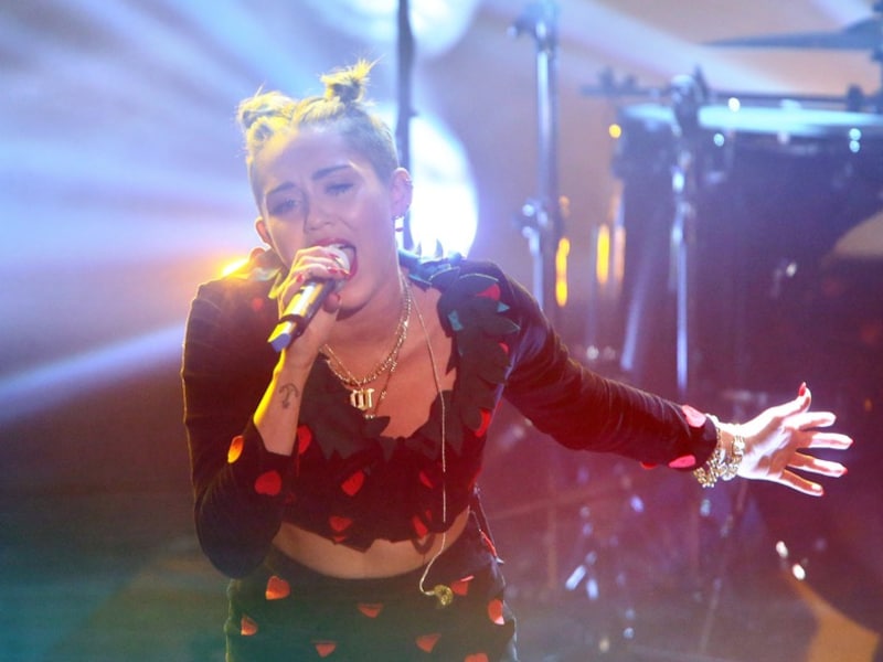 Miley Cyrus op het podium in Duitsland.