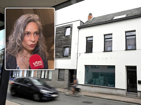 De woning in Merchtem waar Hamza en zijn moeder inwoonden bij oom M.N., die is aangehouden voor moord. Links: advocate Lise De Greef, die de vriendin van Hamza’s moeder bijstaat.