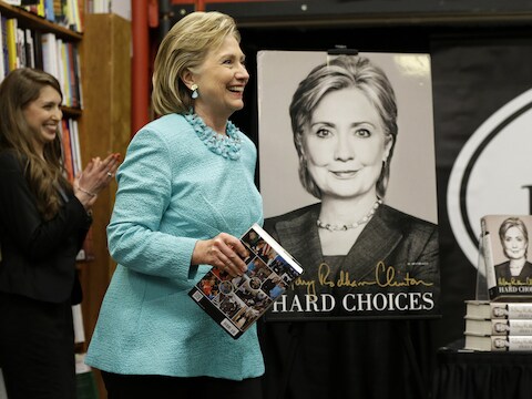 Hillary Clinton bij een signeersessie van haar nieuwe boek.