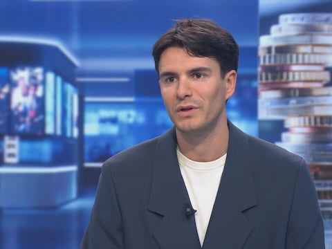 Vooruit-voorzitter Conner Rousseau in de studio van VTM NIEUWS.