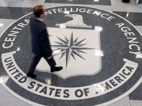 Het logo van de CIA in het hoofdkantoor van de dienst in Langley, Virginia.