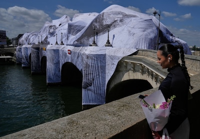 Een brug of toch eerder een grot? Pont-Neuf in Parijs krijgt indrukwekkende make-over