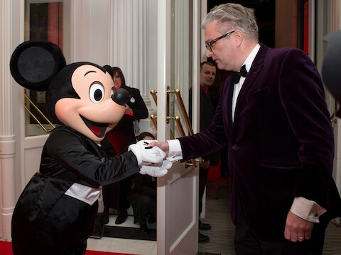 Prins Laurent vertegenwoordigde de koning op de Europese première van de Disneyfilm. Mickeys glimlach stond in zijn gezicht gebeiteld, de prins had de zijne thuis gelaten.