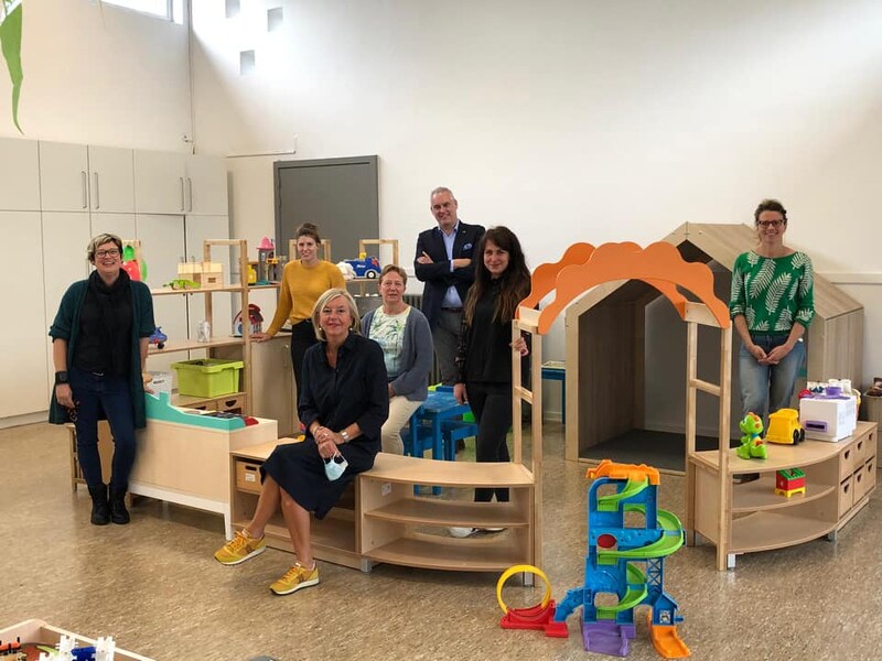 Om het tekort aan voor- en naschoolse opvangplaatsen in het centrum aan te pakken, heeft het stadsbestuur in 2020 twee buitenschoolse kinderopvangen verhuisd naar één nieuwe locatie aan het Sint-Jacobsplein: ‘t Kliekske uit de Grauwzustersstraat en de Kliek van het Sint-Jansveld.