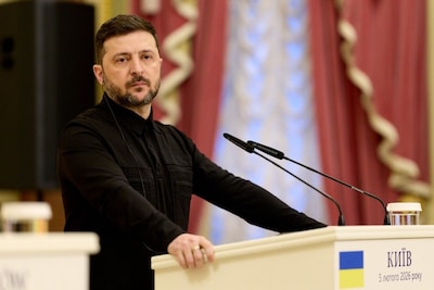 https://images.hln.be/OTJmZGVmNjdjMmU0NTJkYzkxMDgvZGlvLzI2OTUxNTY0MC9maXQtd2lkdGgvNDAw/ukrainian-president-volodymyr-zelenskyy-meets-with-polish-prime-minister-donald-tusk-in-kyiv-to-discuss-poland-s-support-for-ukraine-and-strengthening-security-and-economic-cooperation-amid-the-ongoing-war-with-russia-kyiv-ukraine-february-5-2026-polaris-only-belgium-local-caption-08179409