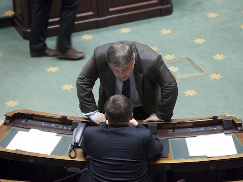 Luc Van Biesen oog in oog met minister Steven Vanackere (CD&amp;V).