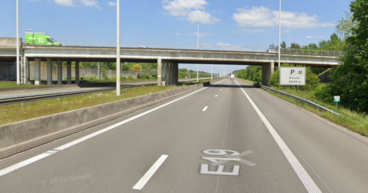 Spitsstrook versperd op E19 richting Nederland ter hoogte van Sint-Job ...
