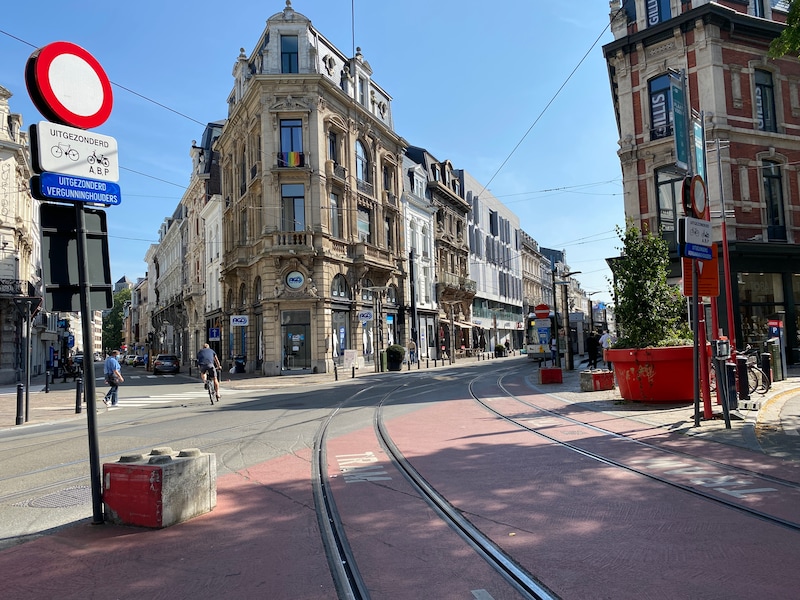 Gent - Hippoliet Lippensplein - kruising Vlaanderenstraat Brabantdam.