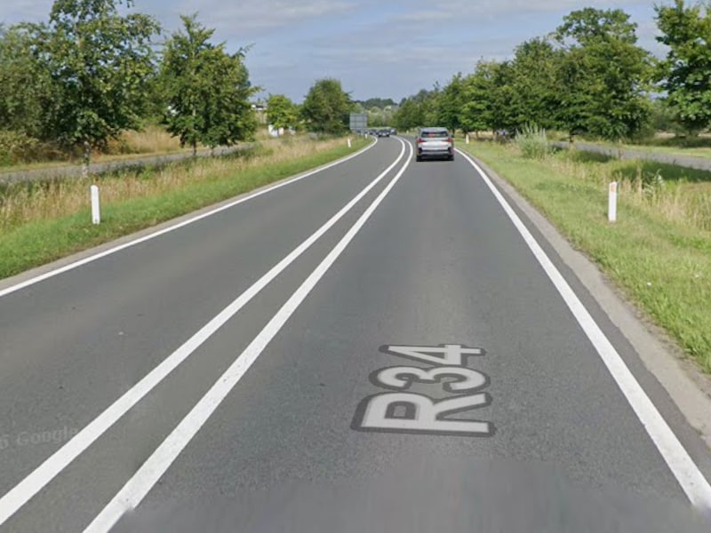 Bestuurder (20) verliest controle over wagen en rijdt verkeersbord aan in Torhout