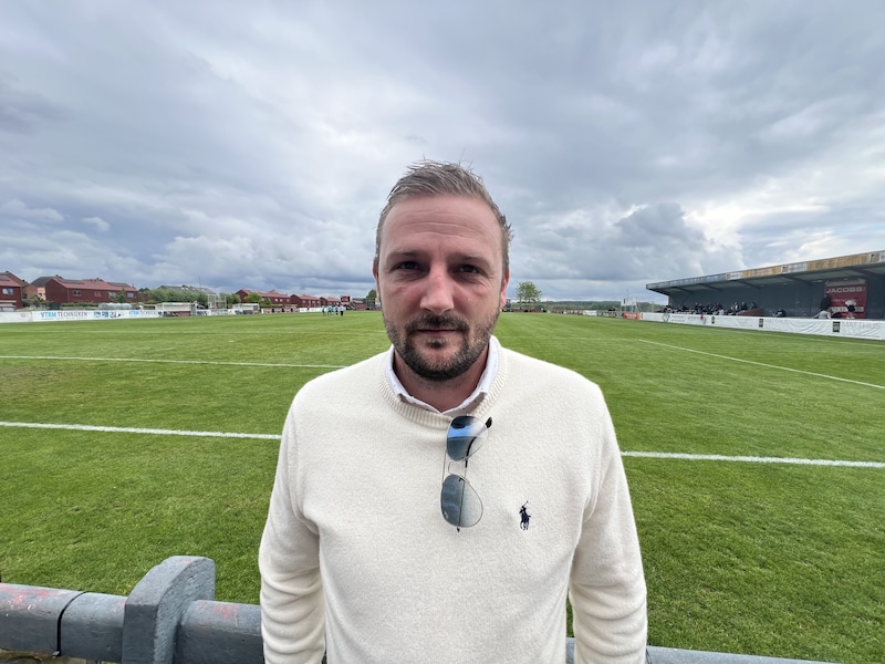 Manager Jens Podevijn haalt Louis Poelaert naar Voorde-Appelterre: “Dit is een geluk bij een ongeluk”