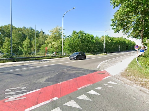 De Herentalse steenweg (N13) in Grobbendonk krijgt een nieuwe asfaltlaag.