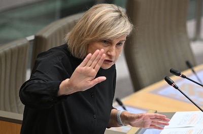 Vlaams minister Crevits noemt “fors pakket maatregelen” tegen Israël “noodzakelijk”