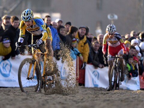 Bart Wellens reed sterk door de zandstrook.