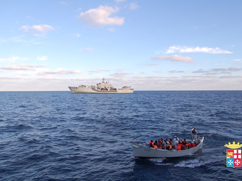Sinds oktober heeft de Italiaanse marine al meer dan 13.000 vluchtelingen uit zee opgevist.