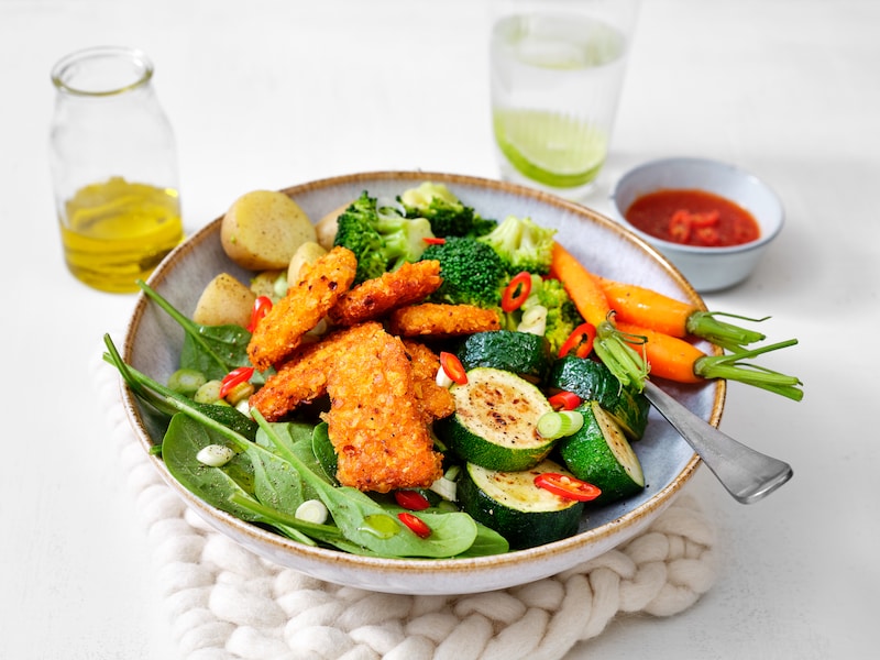 Lunchtip: kleurrijke groentenbowl met vegan nuggets