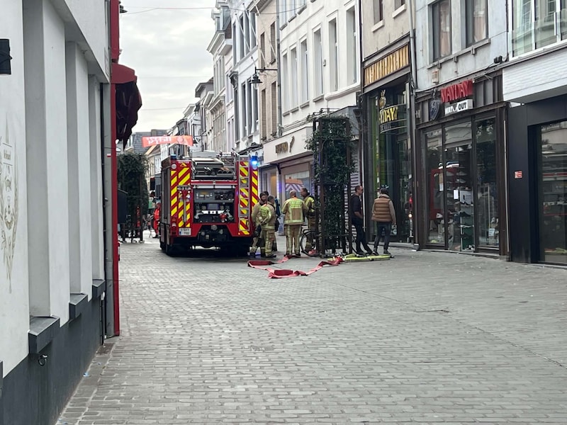 In de kelder werd er rookontwikkeling vastgesteld.