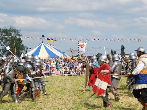 Een middeleeuws spektakel met ridders, re-enactors en tornooien: Quondam strijkt eind september neer in Gaasbeek.