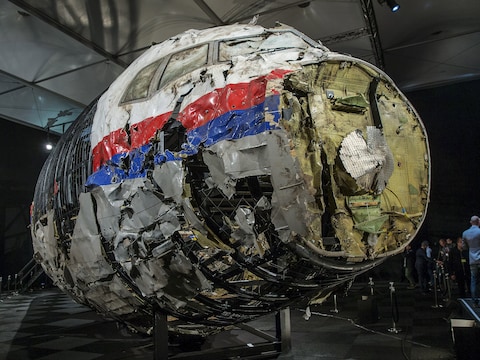 In oktober werden de resultaten van het Nederlandse MH17-onderzoeksrapport bekendgemaakt. In een loods in de gemeente Gilze Rijen werd met brokstukken de cockpit van het gecrashte toestel gereconstrueerd.