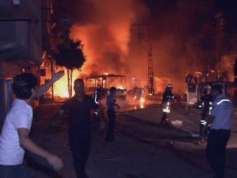 Brand ten gevolge van een explosie door gevechten tussen Koerdische rebellen en Turkse troepen in augustus in de Turkse stad Gaziantep.