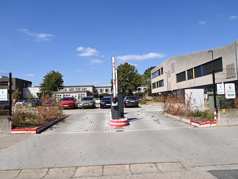 In de Donkvijerstraat werd een nieuwe parking aangelegd voor het KA