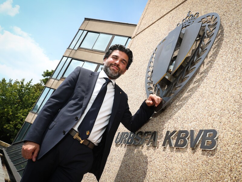 Belgische voetbalbond heeft nieuwe voorzitter: Mehdi Bayat (en hij wil Nederlands leren)